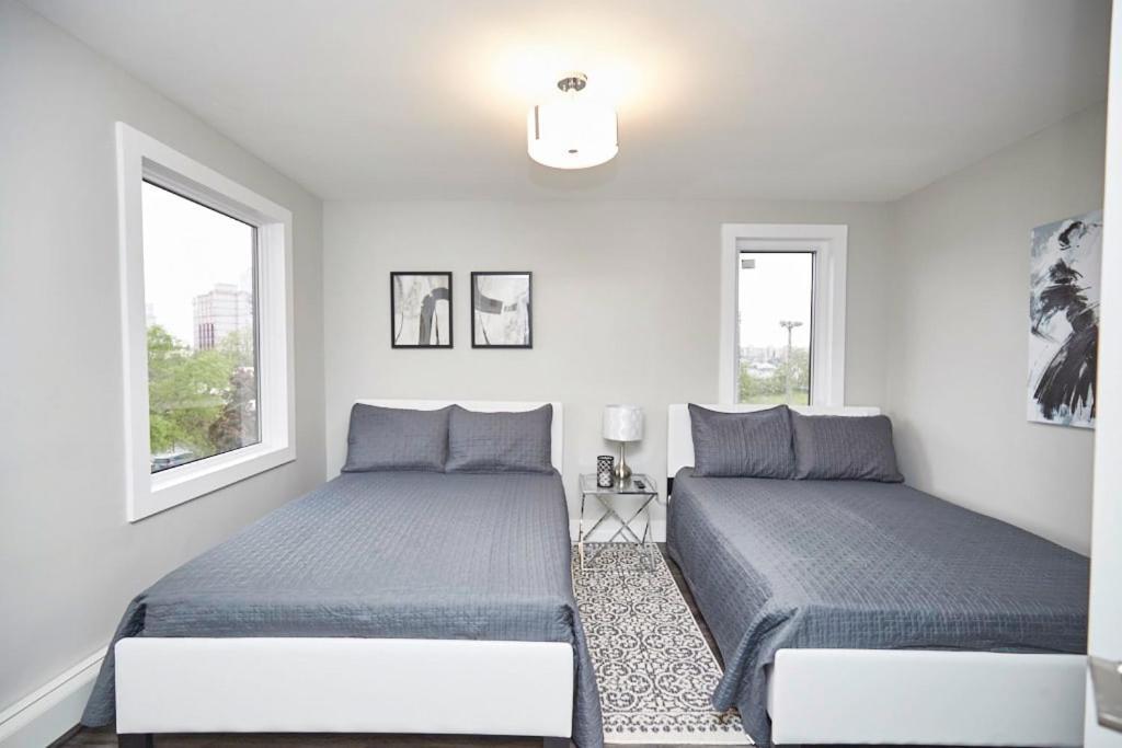 Clifton Hill Hideaway 4B - Two Bedroom Condo Niagara Falls Exterior photo