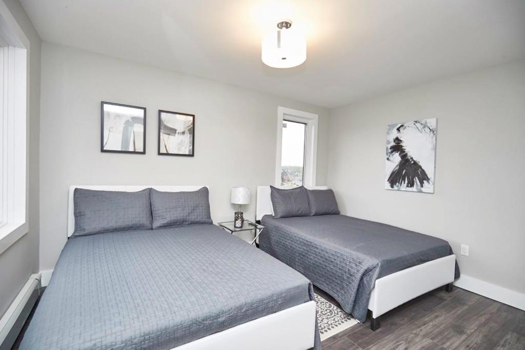 Clifton Hill Hideaway 4B - Two Bedroom Condo Niagara Falls Exterior photo