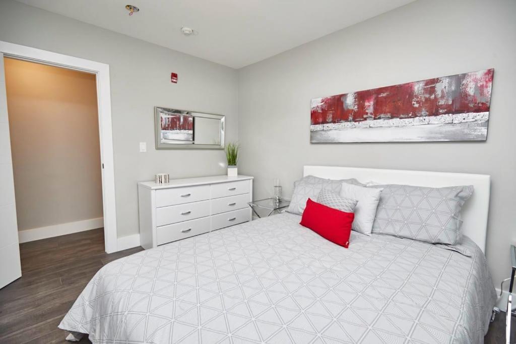 Clifton Hill Hideaway 4B - Two Bedroom Condo Niagara Falls Exterior photo