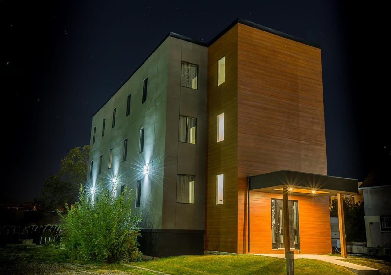 Clifton Hill Hideaway 4B - Two Bedroom Condo Niagara Falls Exterior photo